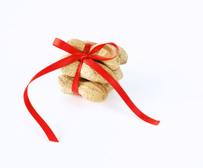 peanuts tied with a bow