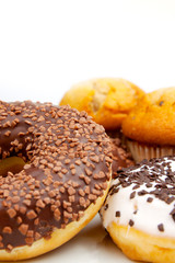 Backwaren - Muffins Donuts Schoko Vanille Heidelbeeren