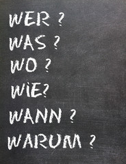 Wer ? Was ? Wo ?... Fragen auf Kreidetafel