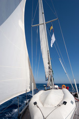 Obraz premium Sailing boat in the sea