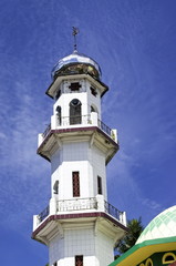 Fototapeta na wymiar Modern mosque minaret