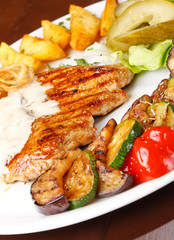 Grilled steak with vegetables