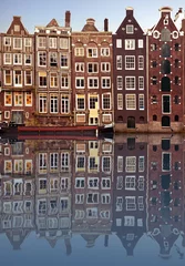 Fotobehang typische amsterdamse huizen weerspiegeld in de gracht © jeremyreds