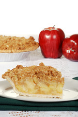 apple crumble with fresh fruit