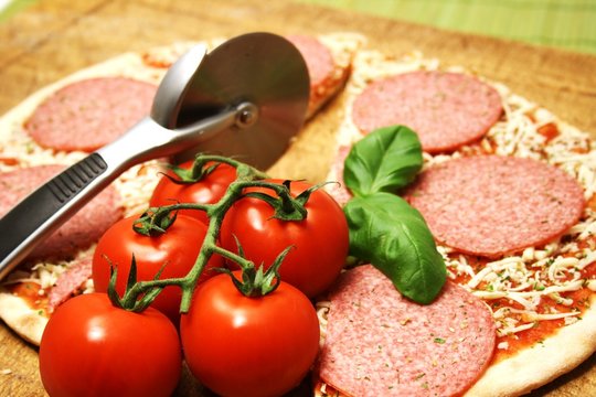 「Salamipizza」の写真素材 | 590件の無料イラスト画像 | Adobe Stock