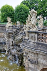 Fototapeta na wymiar fontaine baroque à Dresde