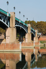 Reflet du Pont Saint-Pierre &agrave; Toulouse