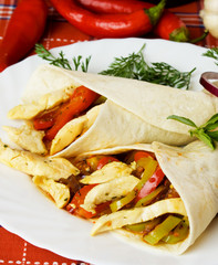 Chicken and vegetable taco shells