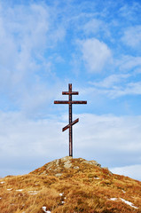 Obraz premium cross against the sky on high hill