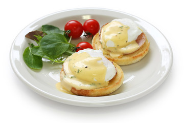 Eggs Benedict , Poached egg on toasted English muffin