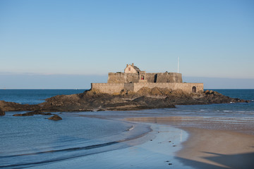 Fototapeta na wymiar Fort Narodowe w Saint Malo (Francja)