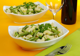 Pasta with peas, green beans, zucchini and wine