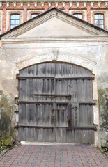 Fototapeta na wymiar Ancient wooden gate