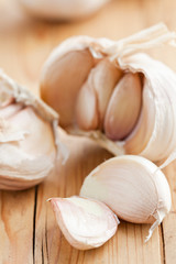 fresh garlic on kitchen table
