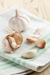 fresh garlic on kitchen table