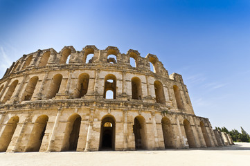 Fototapeta na wymiar Roman Colosseum in Tunisia