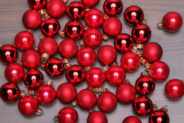 Rote Weihnachtskugeln
