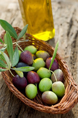 basket with olive and oil - cesto con olive e olio