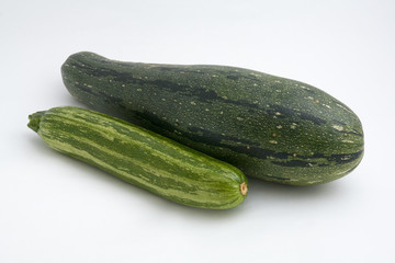 Zwei Zucchini