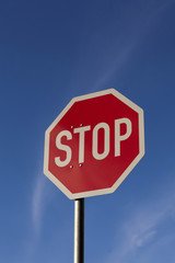 Stopschild mit Wölkchen