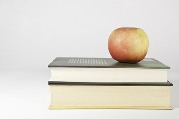Libros con manzana