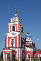 Fototapeta na wymiar Świątynia na tle nieba, Rosja