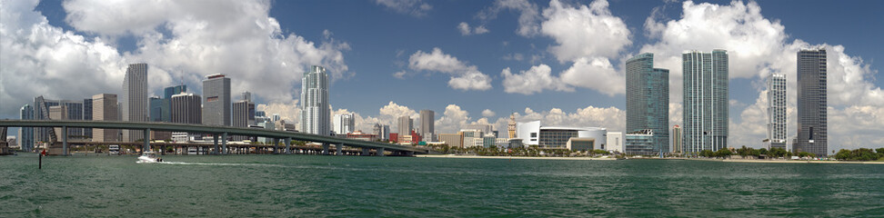Fototapeta na wymiar Miami Harbour