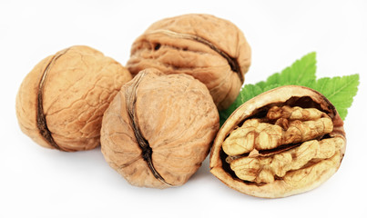 Грецкий орех с листиком на белом фоне