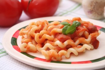 Nudeln mit Tomatensoße