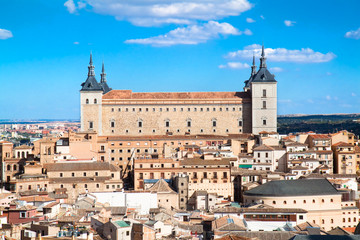 Obraz premium Panoramic view on Alcazar fortified palace, Toledo, Spain