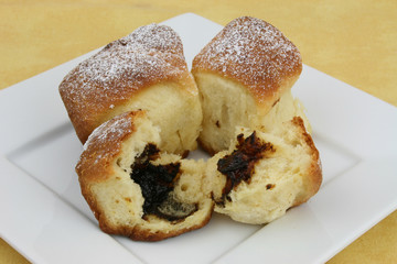 Buchteln mit Powidl-Marmelade