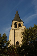 Fototapeta na wymiar Wieża kościoła Saint Germain des Pres.