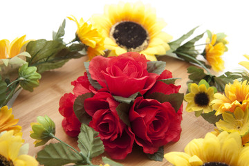 Rosen und Sonnenblumen