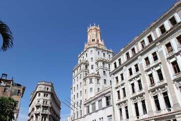Fototapeta na wymiar Tour d'habitation à La Havane