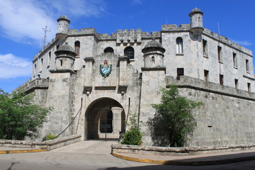 Fototapeta na wymiar Prison fortifié médiéval à La Havane