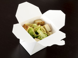 Noodles with Tofu and Broccoli