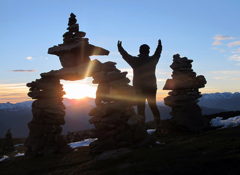 Sonnengru&szlig; - shaman greeting the sun