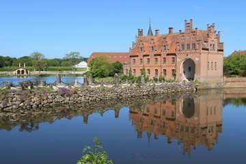 Fototapeta premium Egeskov castle and reflection, Denmark