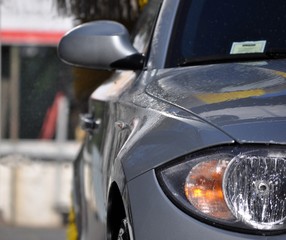 Profilo auto al lavaggio