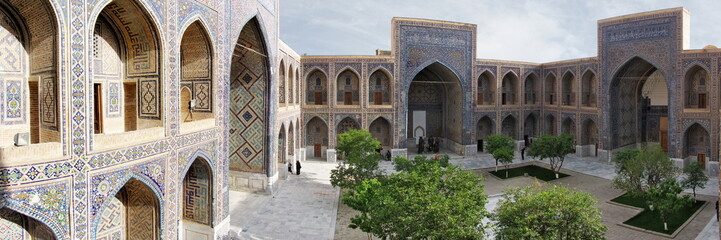Fototapeta na wymiar Minarets of Registan, Samarkand, Uzbekistan
