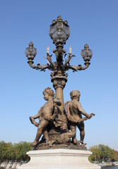 Fototapeta na wymiar Candélabre du pont Alexandre-III à Paris