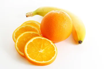 Fotobehang Plakjes fruit Sinaasappel met schijfjes sinaasappel en banaan