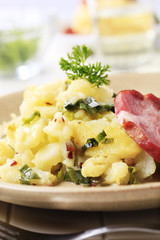 Crushed potatoes with spring onion