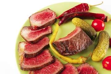 beef slices with pepprs and cucumbers