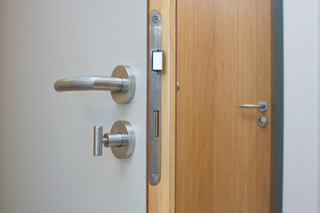 Obraz premium Türgriff Beschlag Toilette