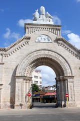 Porte d'entrée du cimetière Colón à La Havane