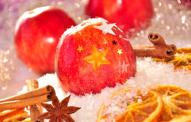 Winterapfel im Schnee