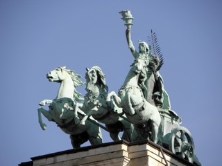 Statue auf dem Ethnografischen Museum Budapest