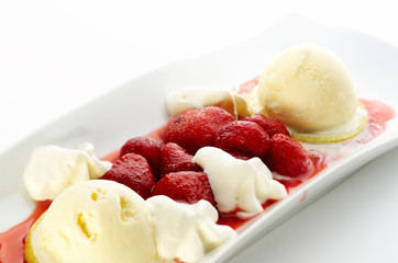 Strawberries with vanilla ice cream
