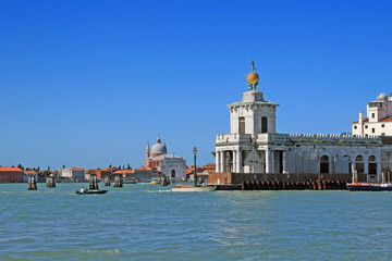 Fototapeta na wymiar Venice harbour